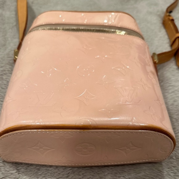 Authentic Louis Vuitton pink(“marshmallow”) Vernis Vertical Sullivan Crossbody - Picture 10 of 12